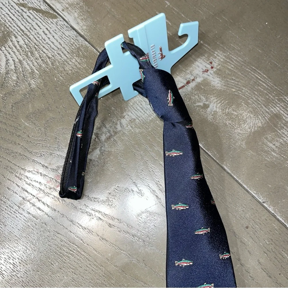 Class Club Boys Navy Blue Green Tan Red Fish Tie NWT Silk Blend Zippered Zip